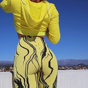 NATURYL THE GRAPHIC LEGGING - WORN ONCE